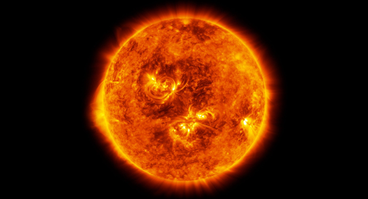 Gambara Bintang Katai Matahari di angkasa dengan latar belakang gelap